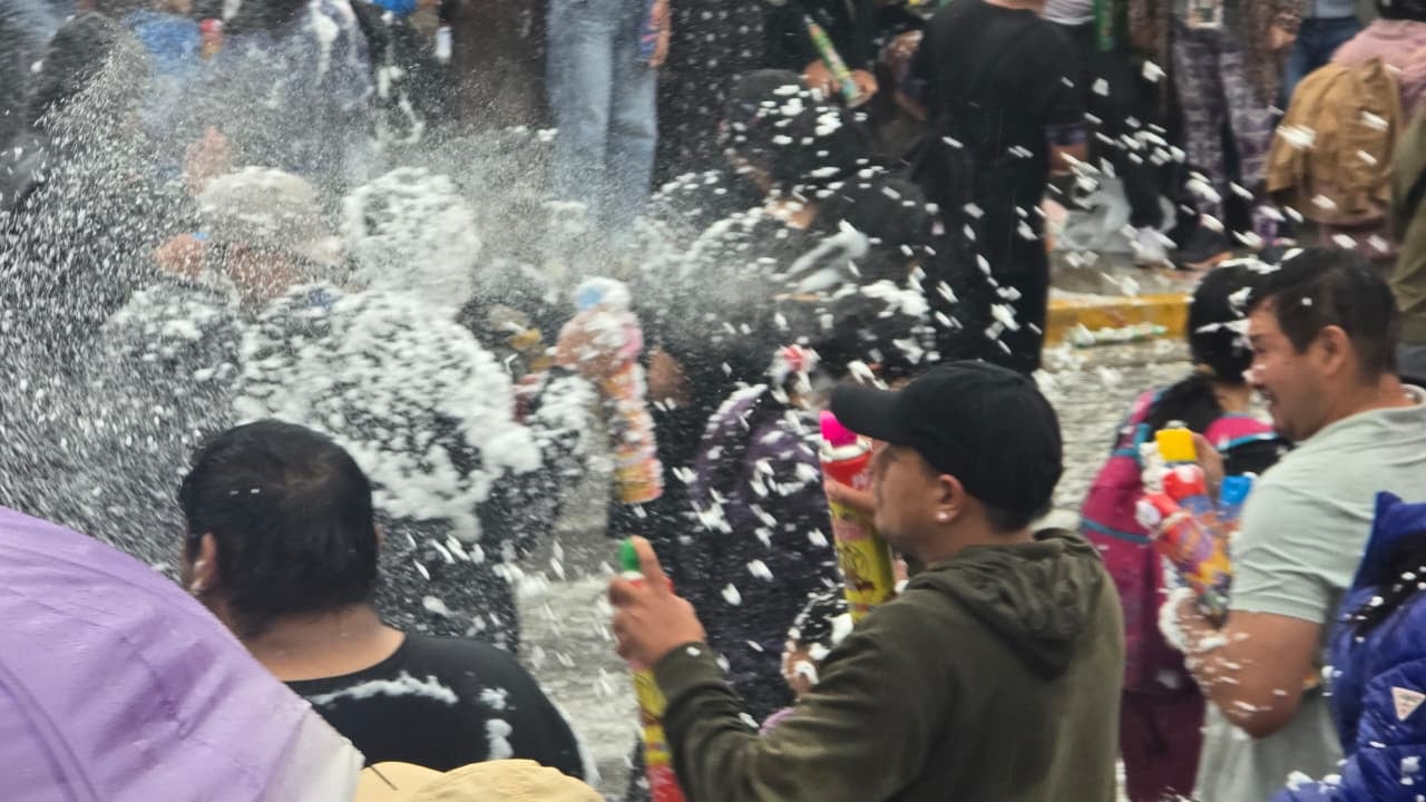 Personas que jugaron con espumas acudieron al hospital por irritación en los ojos (Foto: Yunsu Pariapaza)