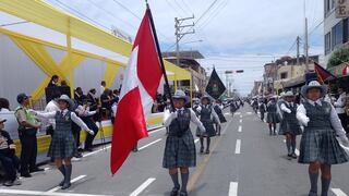 Arequipa: Estudiantes de Camaná desfilaron por el 485° aniversario de la provincia