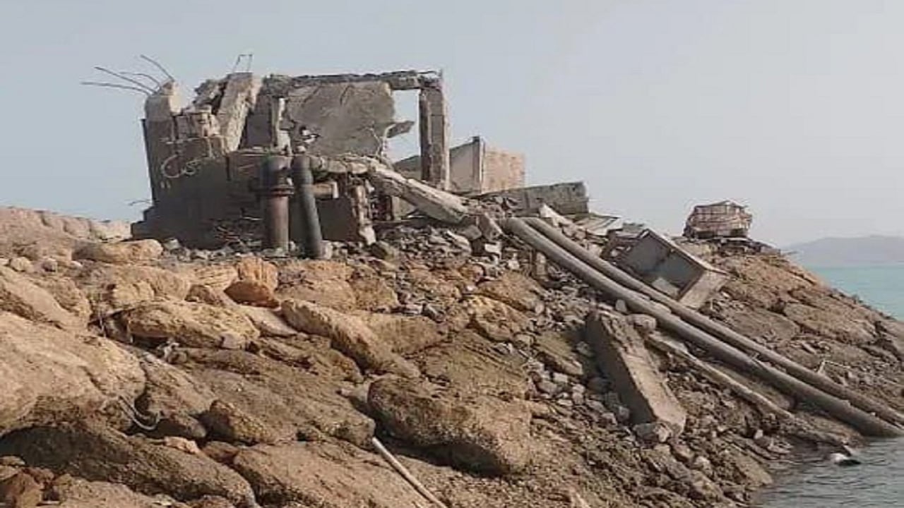 Unos 10.000 habitantes de veinte pueblos de la provincia iraní de Hormozgán se han quedado sin agua potable tras un ataque estadounidense contra una planta desalinizadora. (Foto EFE/ ISNA)