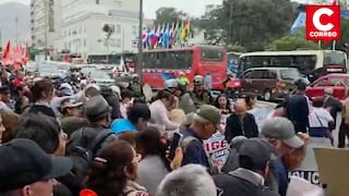 Profesores protagonizan incidente en los exteriores del Congreso de la República (VIDEO)