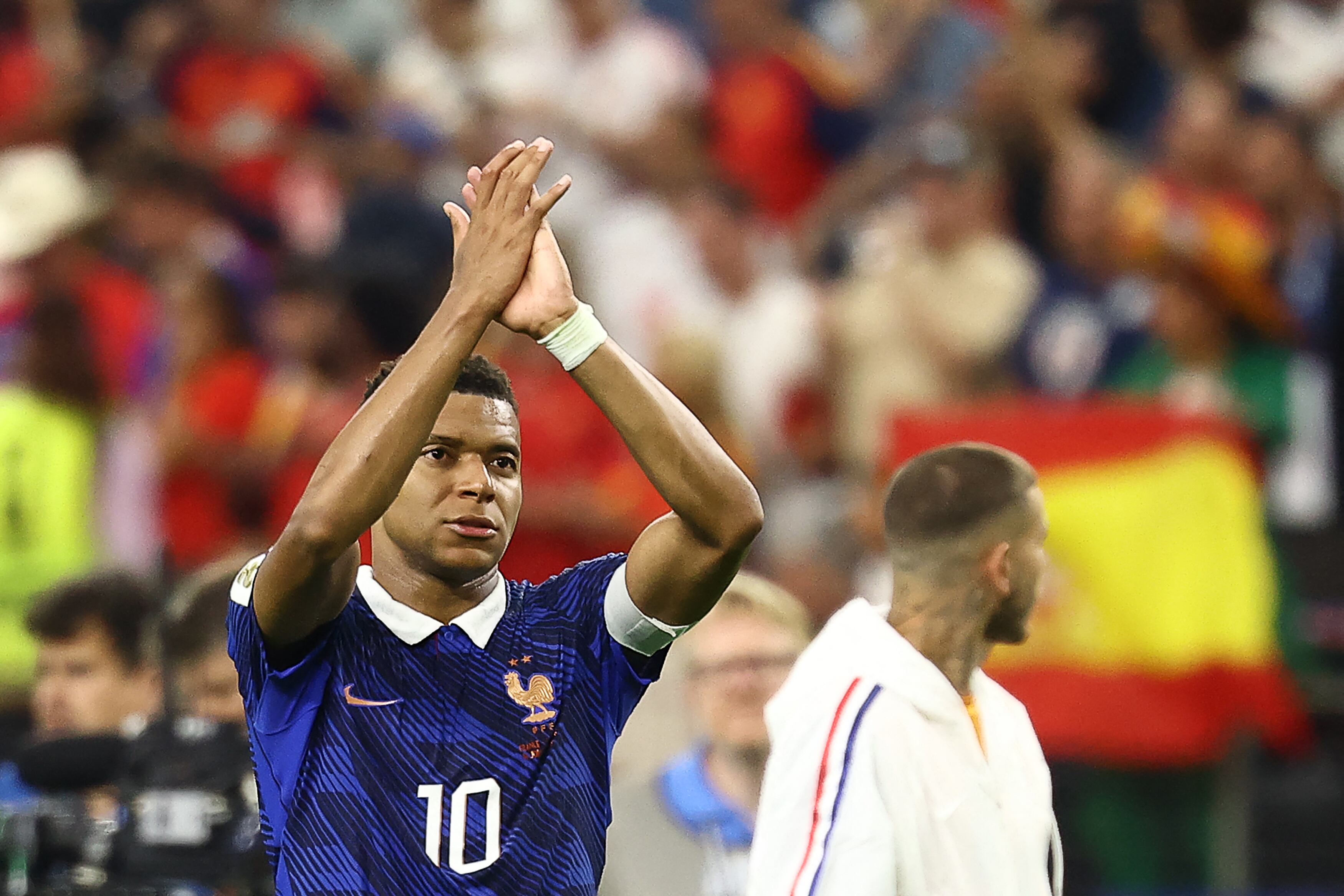Kylian Mbappé reacciona tras la derrota en la semifinal del Mundial de Fútbol 2026 entre Francia y España. (Photo by CHARLY TRIBALLEAU / AFP)