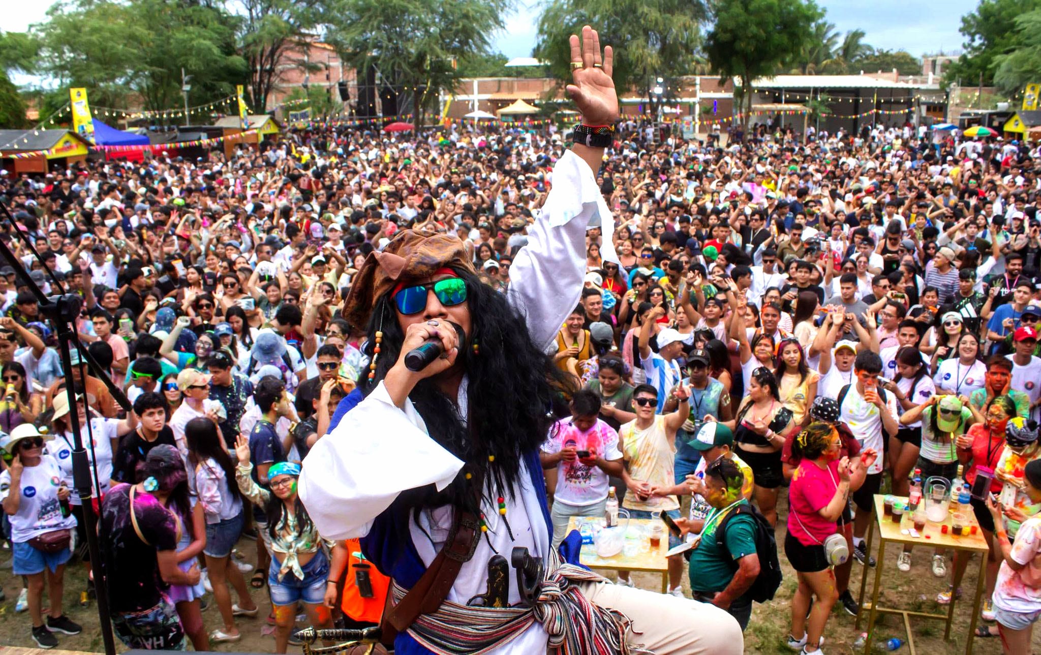 La Bandera de Colores hizo vibrar a los cataquenses y visitantes con su fiesta multicolor.