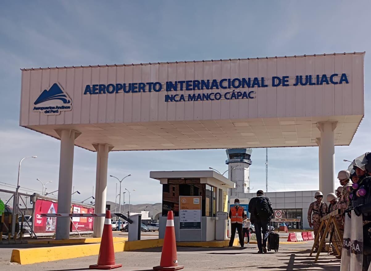 El personal de seguridad encargado del área de inspección y control del primer terminal aéreo detectó que una persona de sexo masculino transportaba una mochila conteniendo en su interior un objeto extraño.