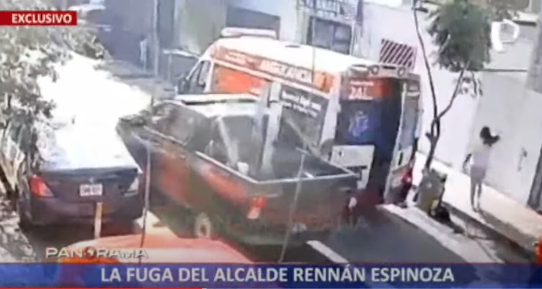 Alcalde fugando de ambulancia.