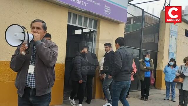 Huancayo: trabajadores del Hospital El Carmen realizan plantón ante la destitución del director (VIDEO)