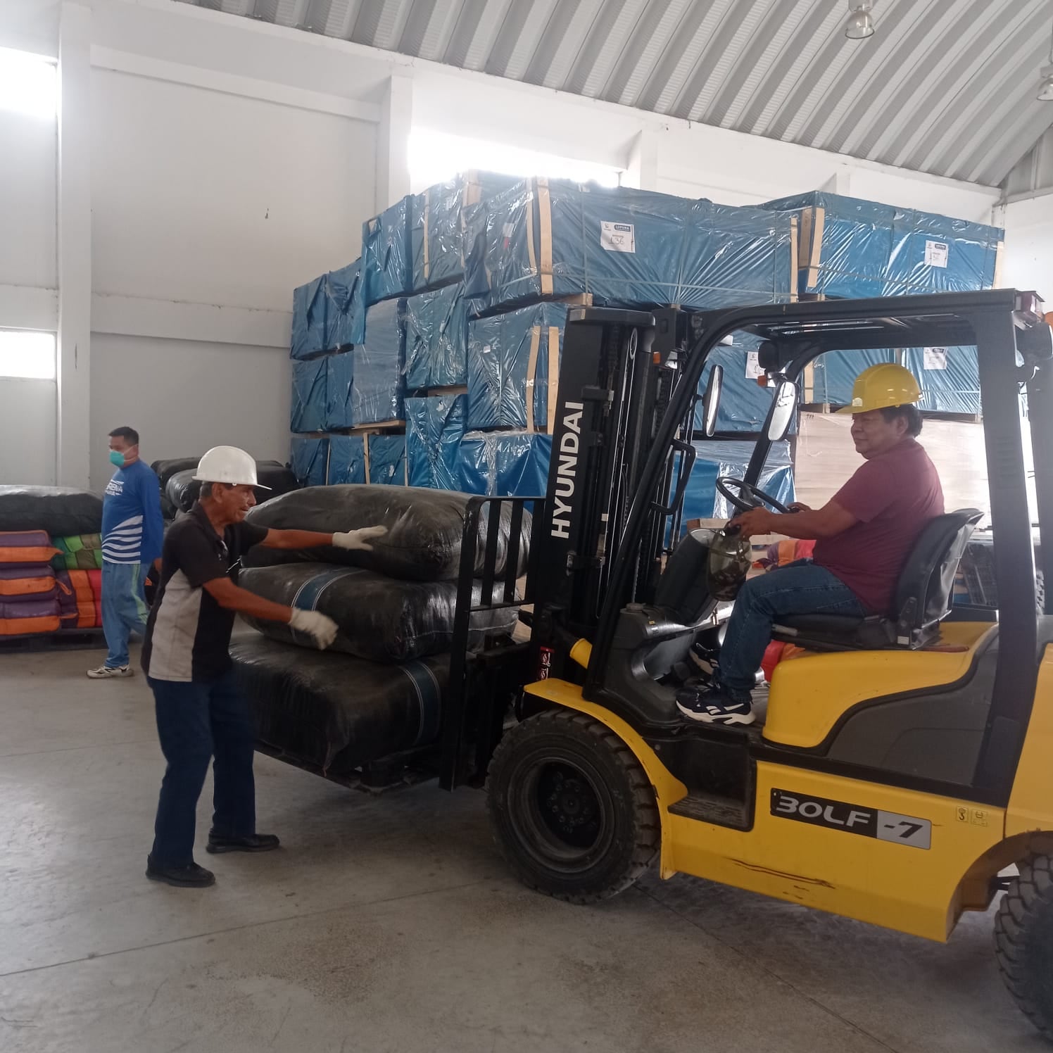 Abastecen almacenes en Piura.