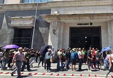 Ciudadanos durmieron haciendo cola en Reniec Arequipa para recoger DNI