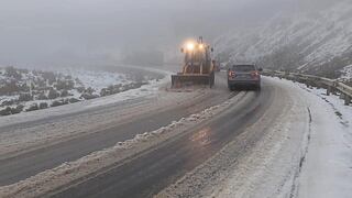 Carretera Central: Pase lento para transportistas en Ticlio por nevada
