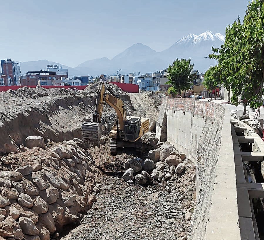 Trabajos de inmobiliaria en una quebrada entre Cayma y Cerro Colorado preocupa a vecinos en Arequipa