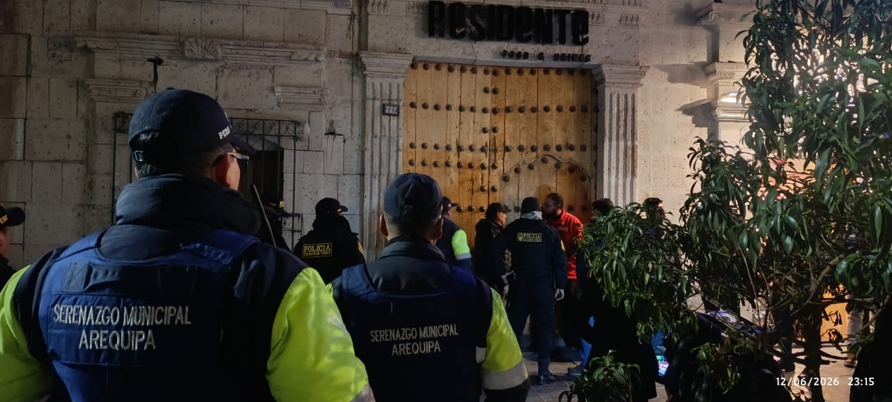 Cierre del local "Residente", ubicado en el Centro Histórico de Arequipa. Foto: Serenazgo Arequipa.