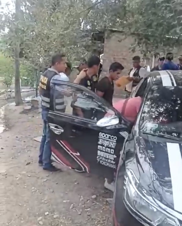 Efectivos policiales allanaron una vivienda dentro de una parcela en Cieneguillo, donde encontraron los paquetes de droga. Además, hallaron otros en un carro