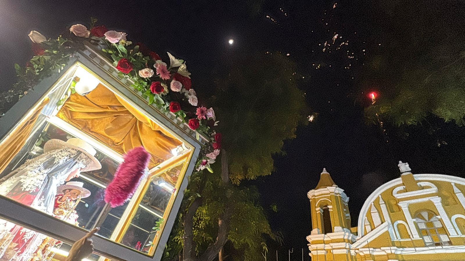 “Mamita” Huanchaquera fue recibida por autoridades y fieles. Recorrerá iglesias del centro histórico durante su estadía en Trujillo.