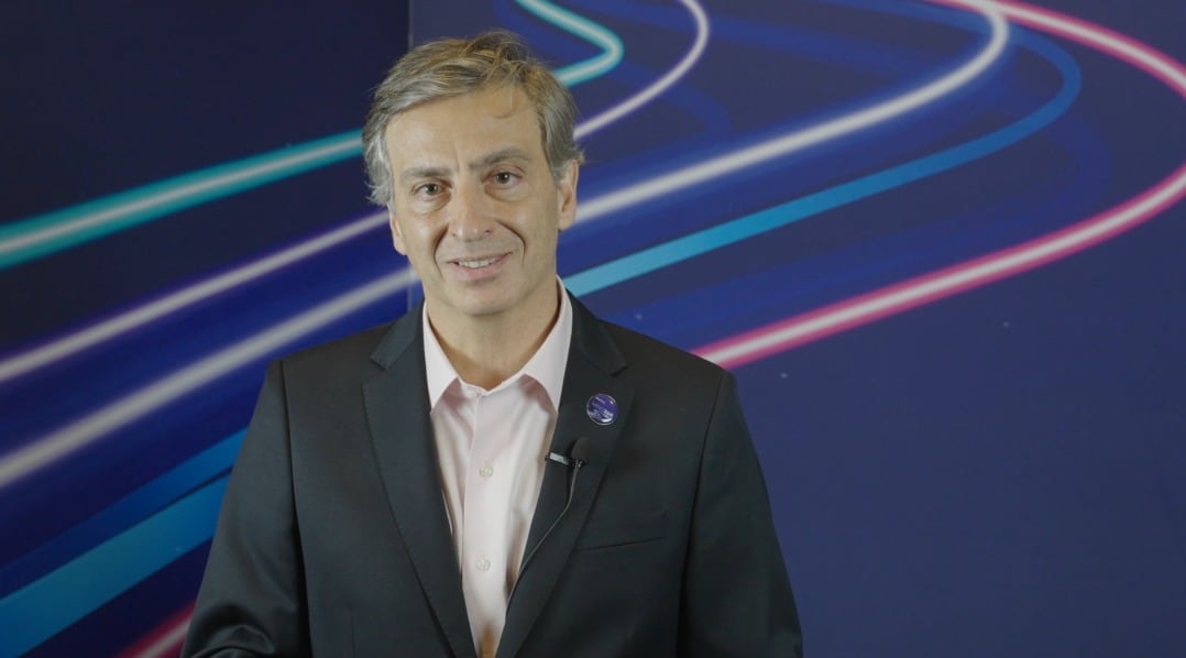 El ejecutivo sostiene que la colaboración entre gobiernos, hospitales, médicos e industria es clave para mejorar la sostenibilidad y el acceso a los sistemas de salud en América Latina.