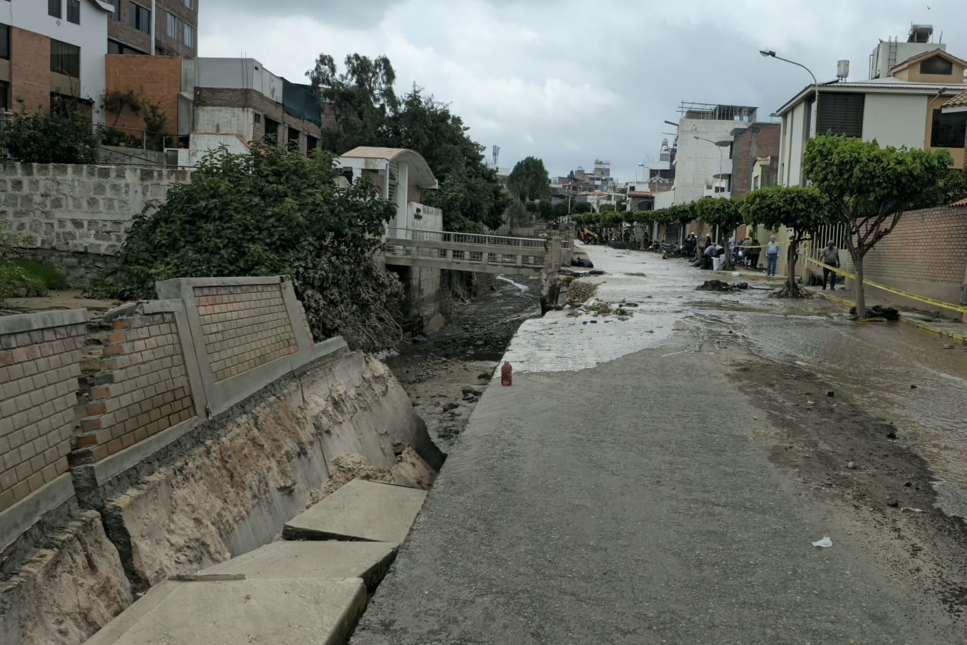 Los muros de la torrentera se debilitando con el primer ingreso de agua y posteriormente desaparecieron (Foto: Omar Cruz)