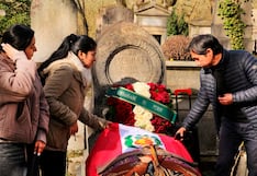 Artistas piuranos realizan romería a la tumba de Ignacio Merino en París