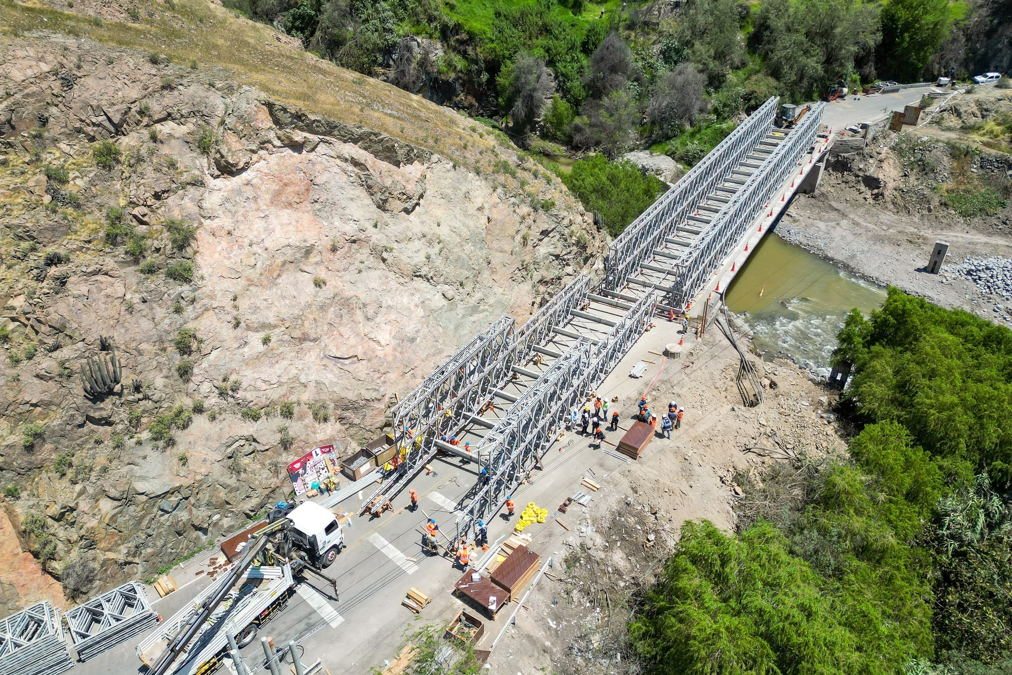 Instalan puente Bailey sobre estructura dañada de Uchumayo y trabajos terminarán para abril (Foto: Municipalidad de Uchumayo)