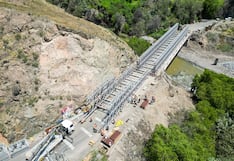 Instalan puente Bailey sobre estructura dañada de Uchumayo y trabajos terminarán para abril