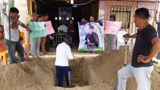 Insólito: Familiares planean enterrar el cadáver de un vigilante en la entrada de su casa en Piura