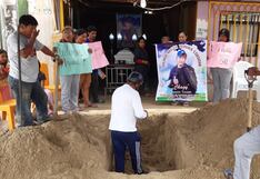 Insólito: Familiares planean enterrar el cadáver de un vigilante en la entrada de su casa en Piura
