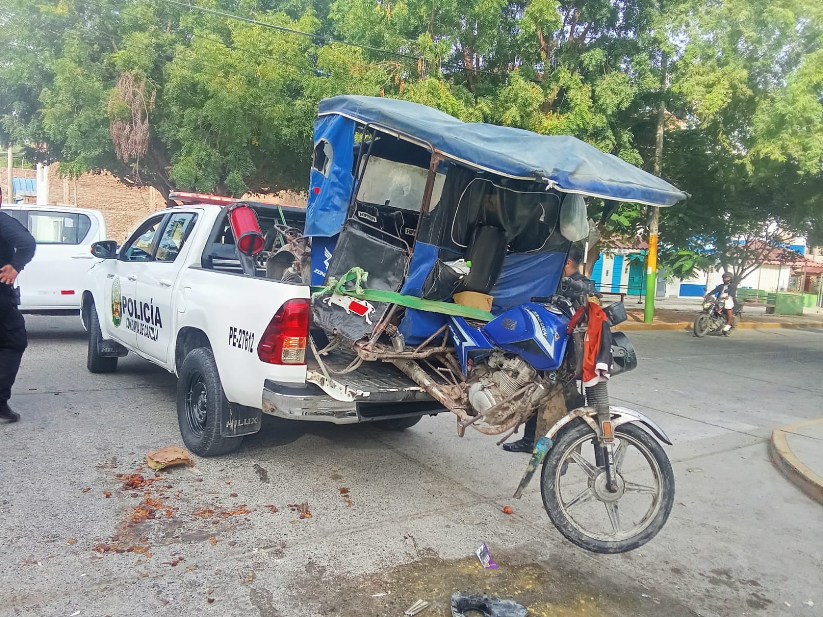 La mototaxi sufrió mayores daños.