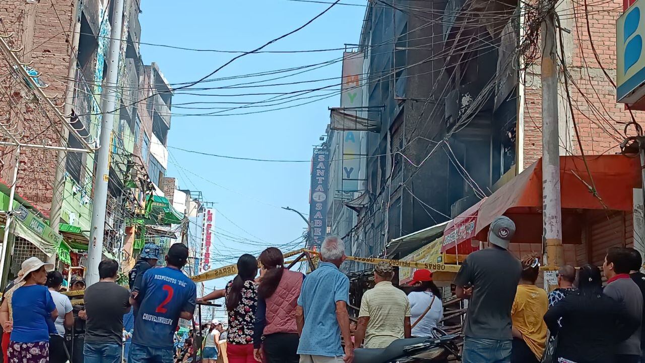 El gerente de Gestión del Riesgo de Desastre y Defensa Civil de la MPT, Lucio Rosario Martel, señaló que existiría riesgo de colapso. Además, locales no cuentan con permisos.