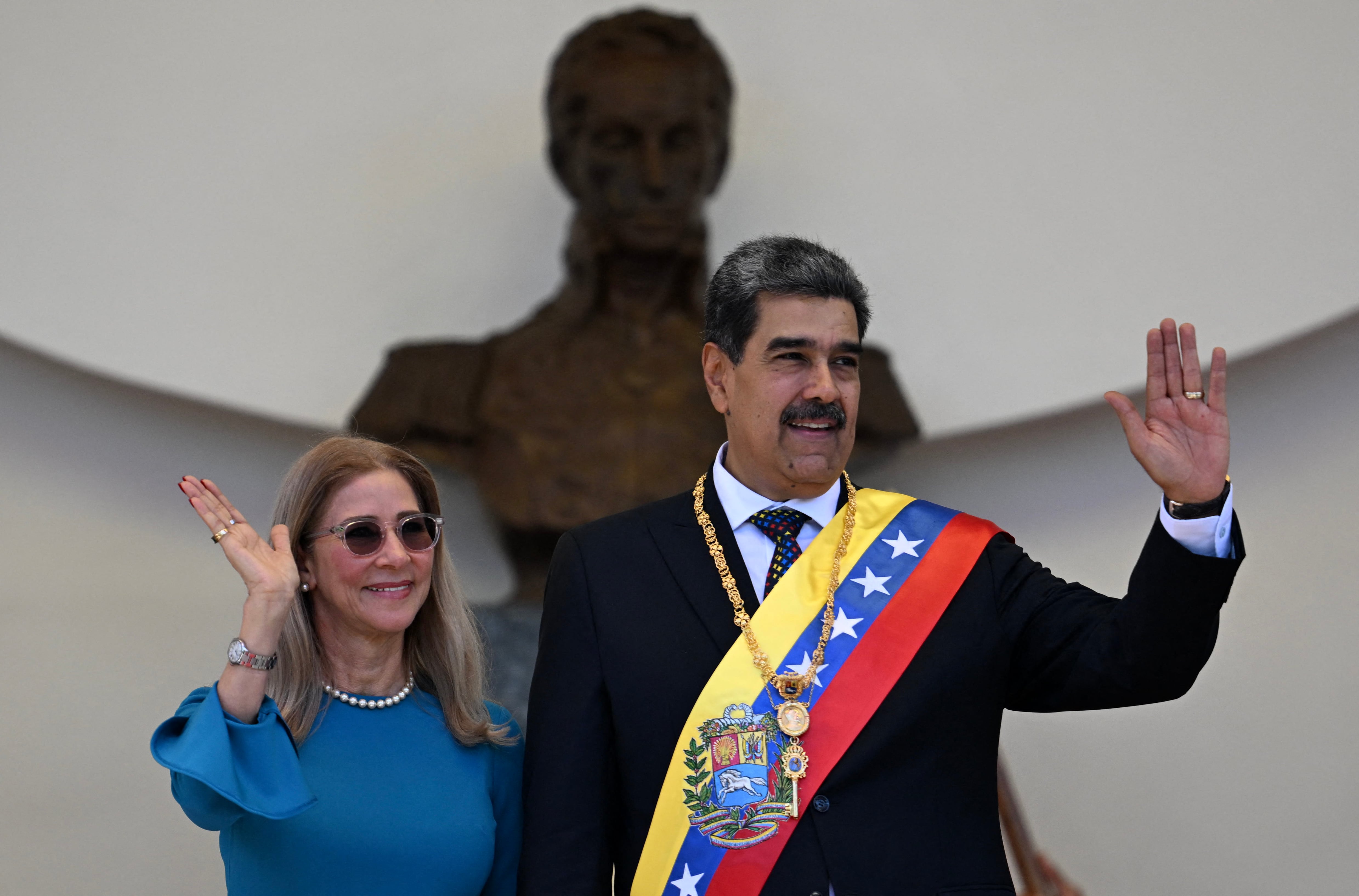 El derrocado presidente venezolano y la ex primera dama enfrentan cargos federales en Estados Unidos y comparecieron este lunes ante la corte del Distrito Sur de Nueva York.(Foto de Juan BARRETO / AFP).