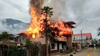 Incendio en vivienda de Oxapampa deja 10 familias en la calle (VIDEO)