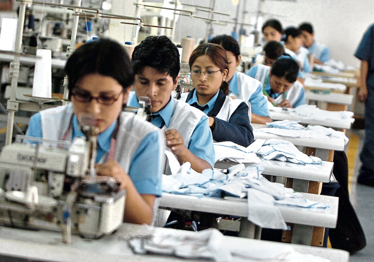 Producción textil cae 9,9 % y Gobierno declara al sector en emergencia.