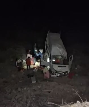 Minivan de placa Z6X-041 iba por la carretera de Tacna a Tarata. (Foto: Difusión)