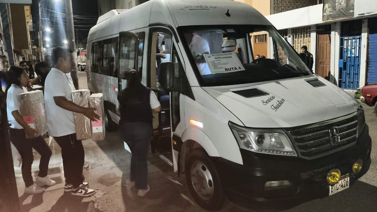 Despliegue del material electoral de Caravelí a Camaná. Foto: ODPE Camaná.