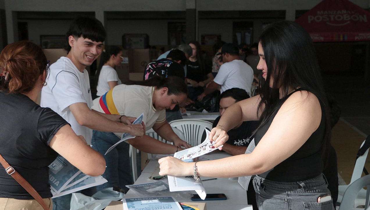 Jurados electorales cuentan votos este domingo en Cúcuta (Colombia). (EFE/Mario Caicedo)