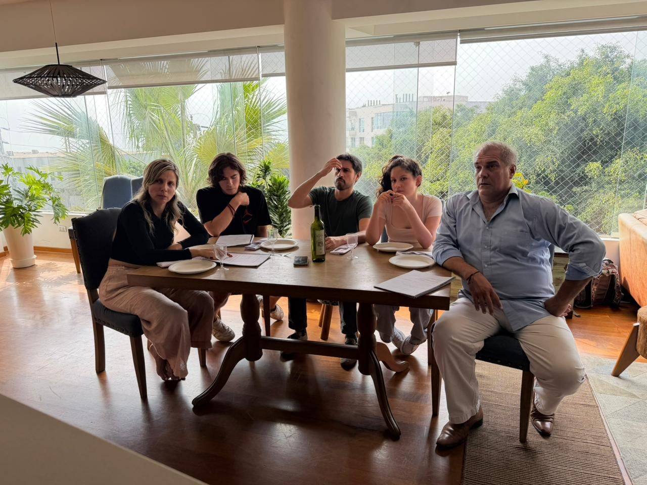 La nueva puesta en escena de Ricardo Caffo aborda tensiones familiares, secretos y verdades ocultas en una propuesta que combina humor e incomodidad emocional.