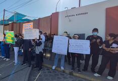 Protestan frente a Gobierno Regional de Arequipa por obra en centro de salud 15 de Agosto (VIDEO)
