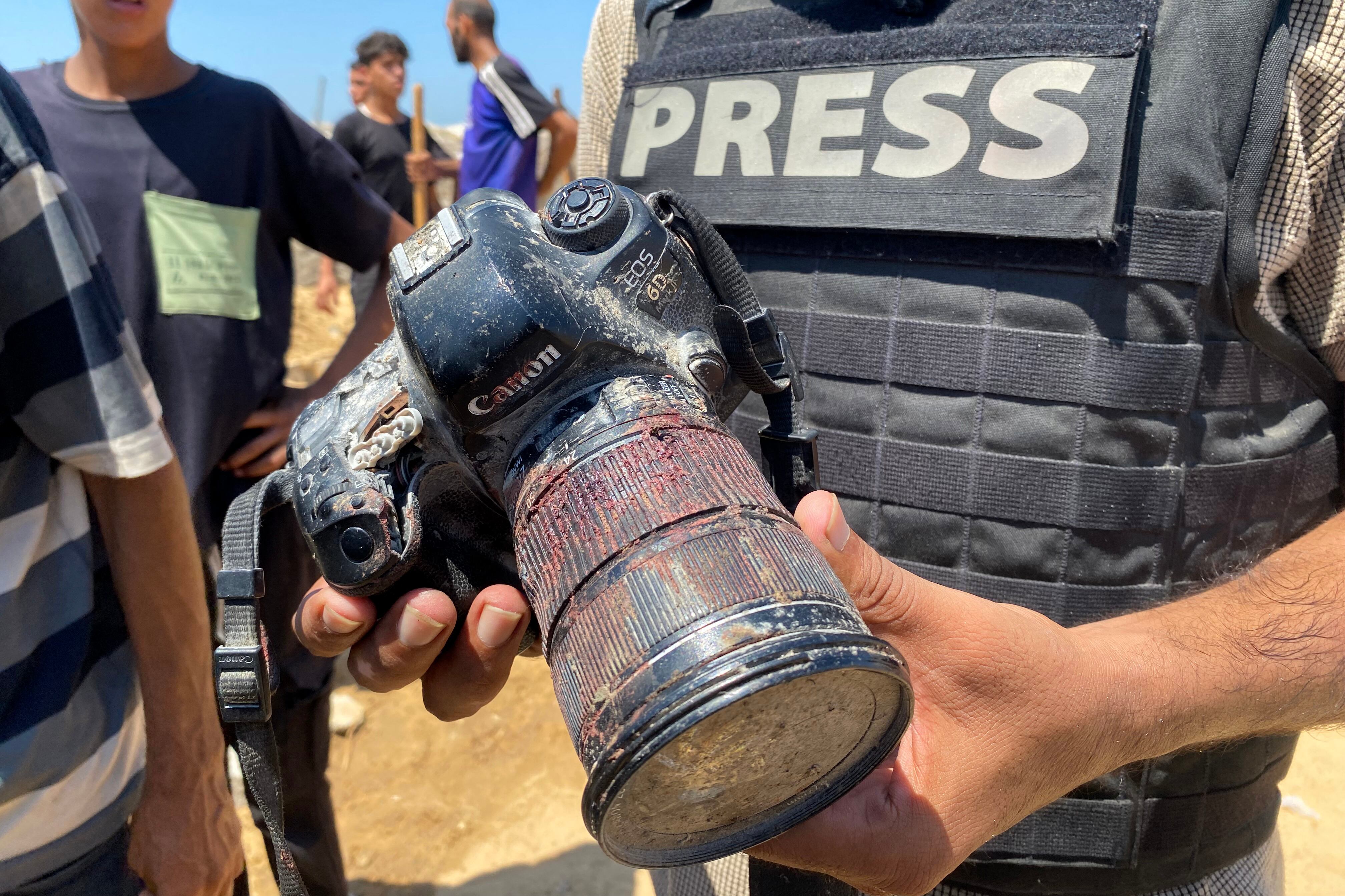 Entre las víctimas figuran colaboradores de Reuters, Associated Press y Al Jazeera. Organismos internacionales condenan el hecho y exigen explicaciones al ejército israelí. (Foto de AFP).