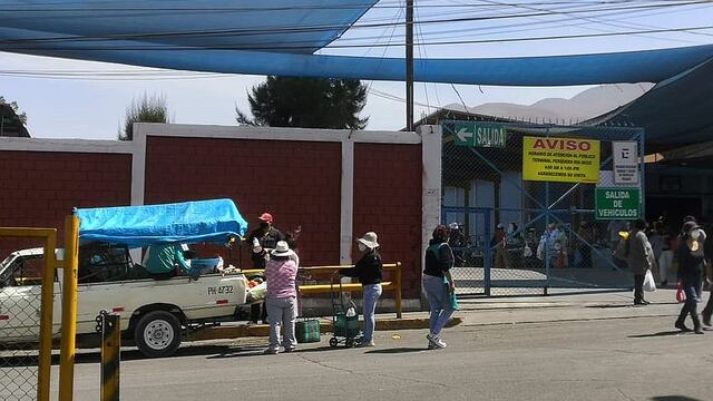 Arequipa: ambulantes amenazan con ingresar a la plataforma de Río Seco