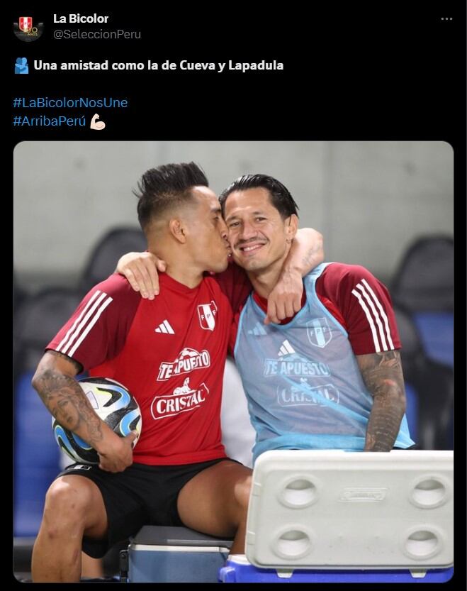 La postal de Christian Cueva y Gianluca Lapadula, a un día del partido contra Japón. (Foto: @SeleccionPeru)
