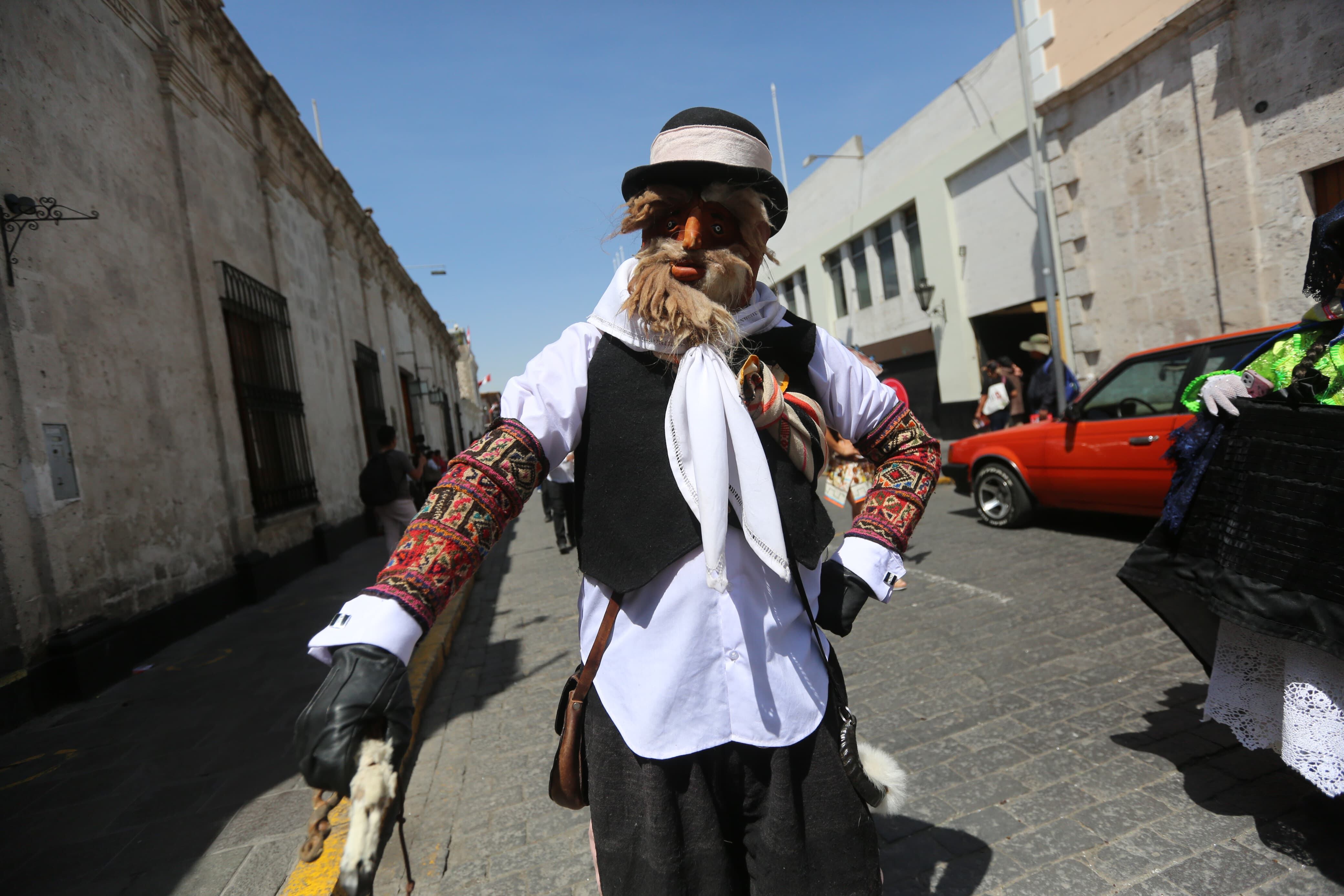 Pasacalle por el Día del Turismo. FOTO: Leonardo Cuito.