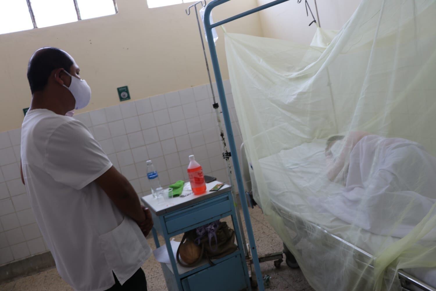 Especialista y miembro del Colegio Médico, Julio Barrena, indicó que el gobernador regional es quien debe comandar la lucha contra el dengue