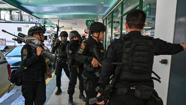 Policía de Filipinas interviene en posible toma de rehenes en un centro comercial en Manila (VIDEO)