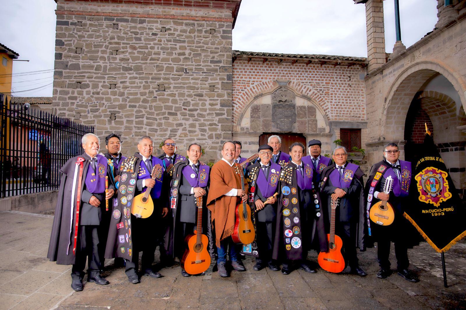 Una de las sorpresas de la noche será la presentación de Gaitán Castro junto a la Tuna Mayor San Cristóbal de Huamanga, la más antigua del Perú y América Latina.