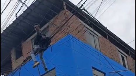 Intervienen a hombre cuando robaba cables de telefonía en Trujillo (VIDEO)