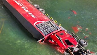 Tráiler de carga y encomiendas cae a río en la carretera Interoceánica - Apurímac (FOTOS)