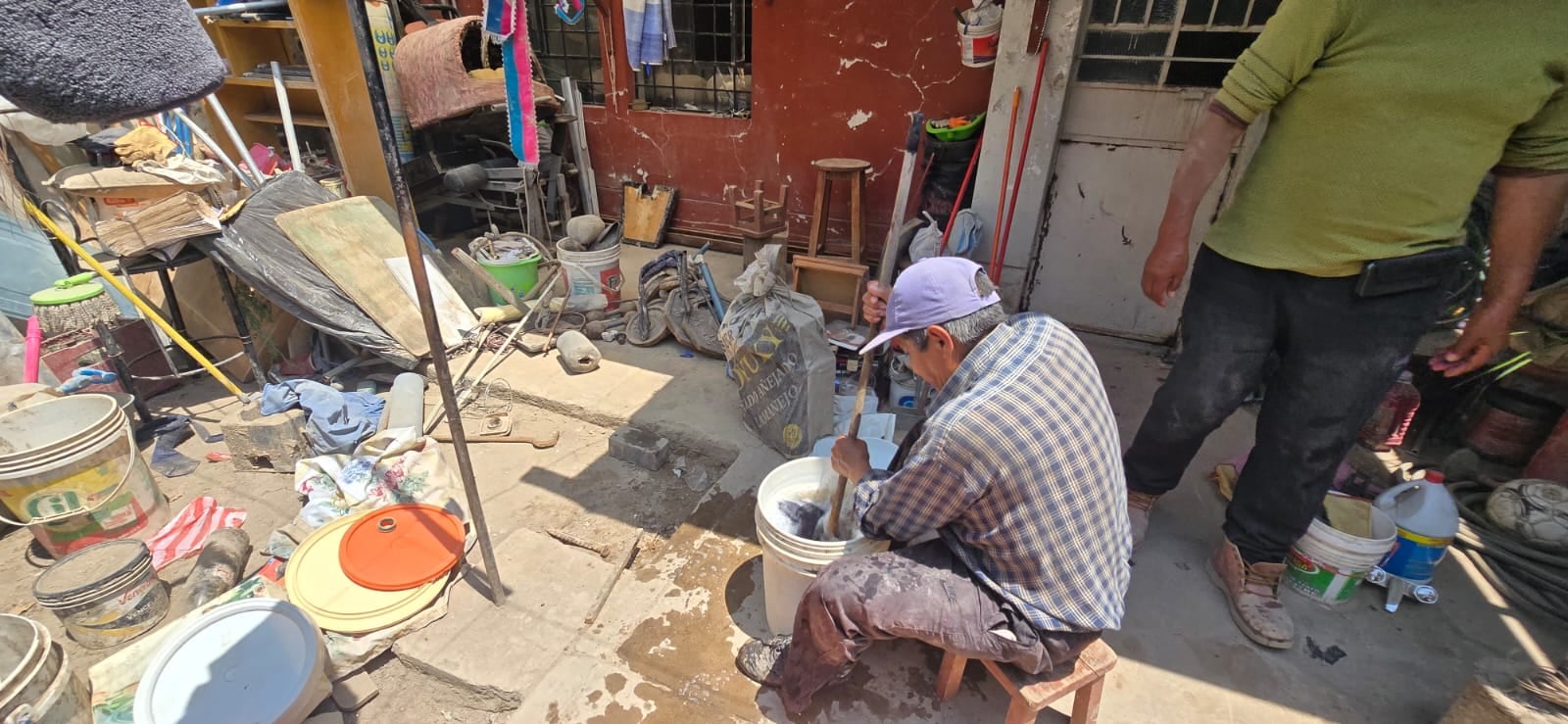 Vecinos del complejo habitacional Flora Tristán (Arequipa) claman más apoyo tras huaico. (Foto: Omar Cruz/@photo.gec)