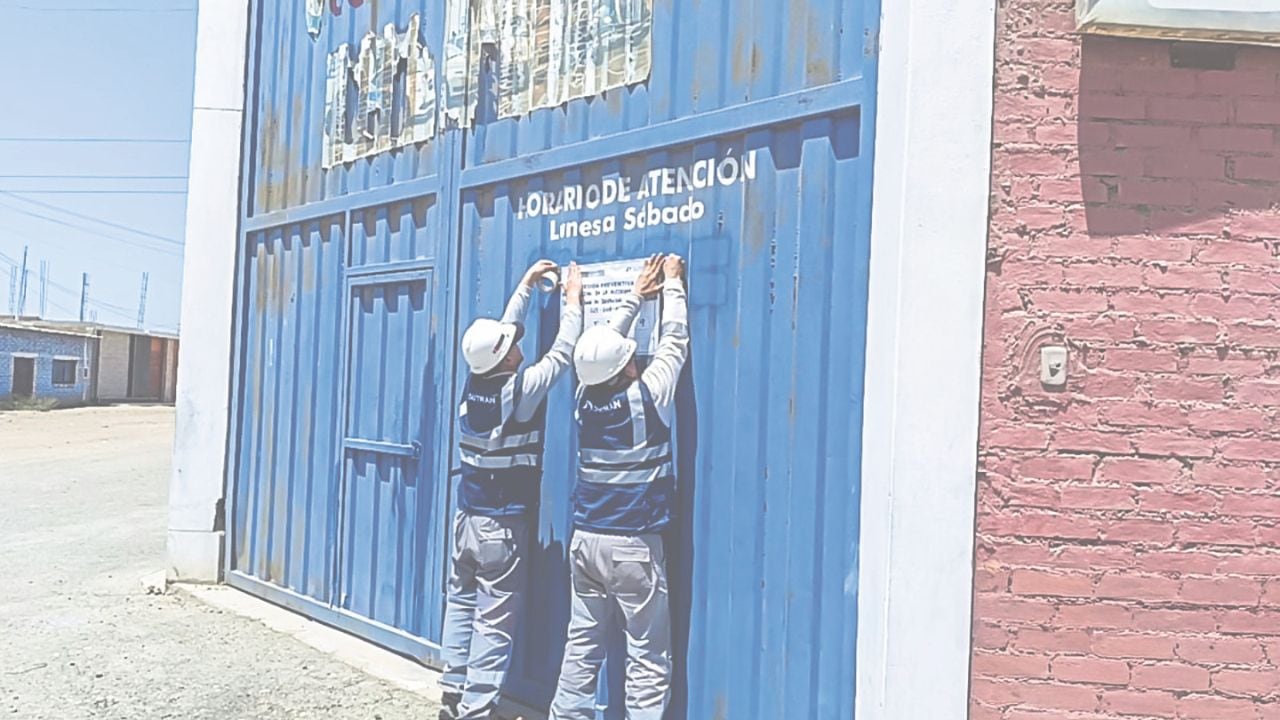 Fiscalizadores detectaron que trece vehículos recibieron su certificado de inspección sin haber concurrido al establecimiento. Medida es por treinta días.