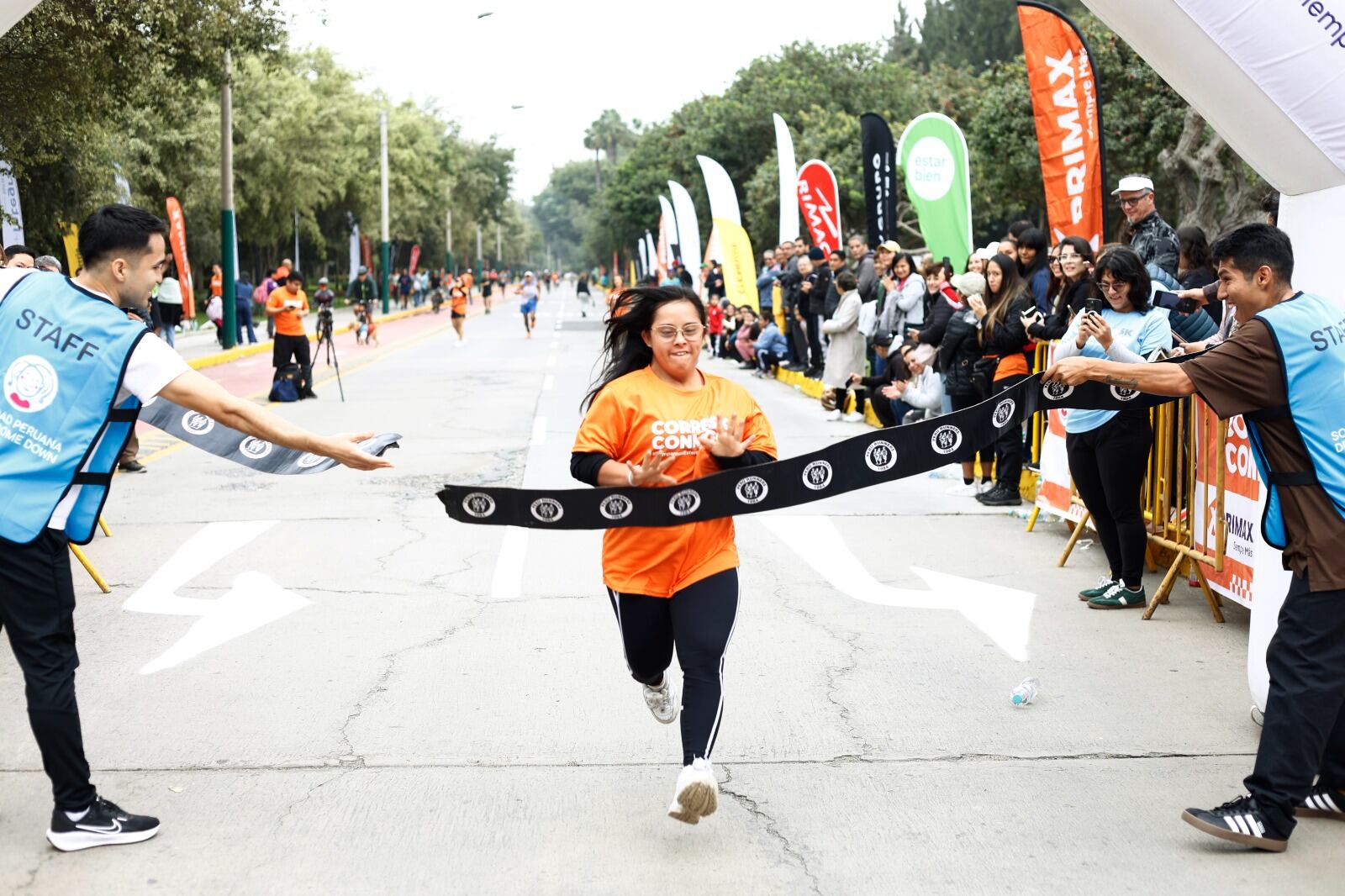 Cada vez más personas se animan a participar en carreras recreativas y familiares. Una preparación adecuada puede marcar la diferencia entre disfrutar la experiencia o abandonar antes de cruzar la meta.