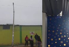 La Libertad: Poste de energía eléctrica cae sobre estructura de jardín en El Porvenir