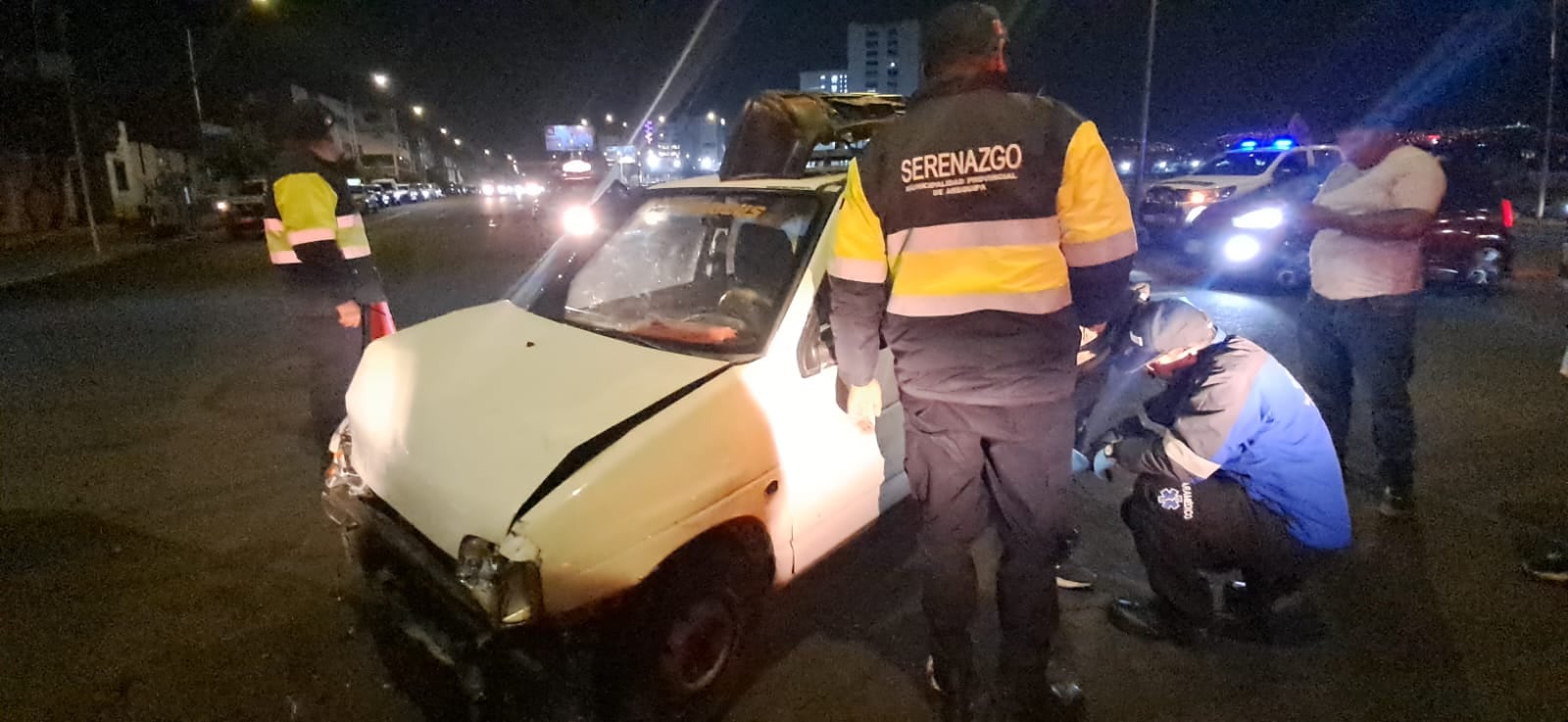 Accidente en la avenida Dolores, en Arequipa, deja varios heridos. Foto: Serenazgo MPA.