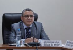 Ministro Santiváñez entrega peritaje y reitera que no es su voz la que aparece en audios