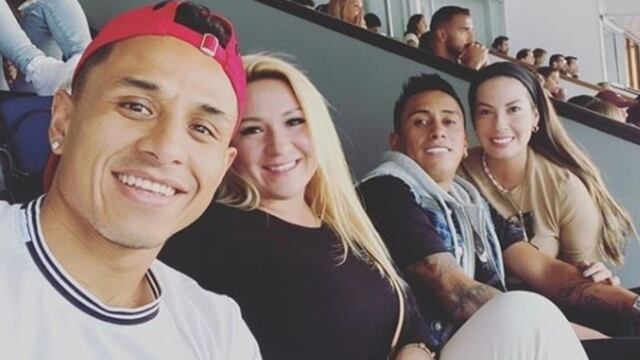 Yoshimar Yotún y Christian Cueva posan con sus esposas en estadio de México (FOTOS)