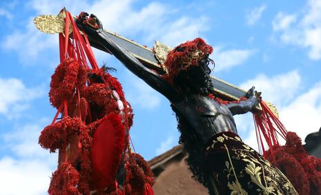 Semana Santa: La procesión del Taytacha de los Temblores en Cusco (FOTOS)